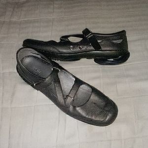 Asgi Women's Pewter Leather ZigZag Strap Mary Jane Shoes Size 9.5